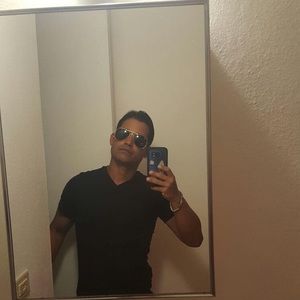 Meet your Posher, Efrain